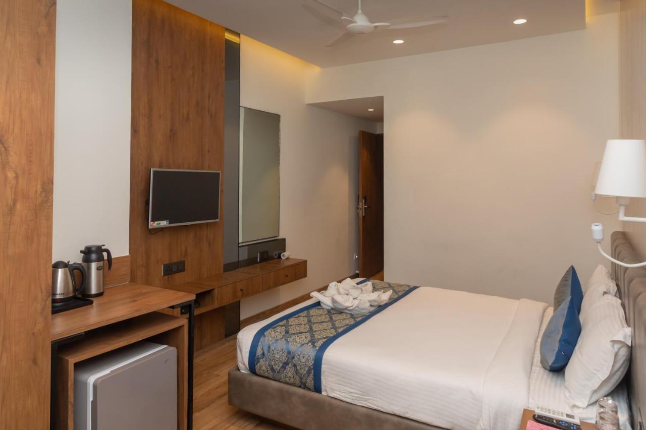 Pinnacle Grand Hotel Ahmedabad Exteriör bild