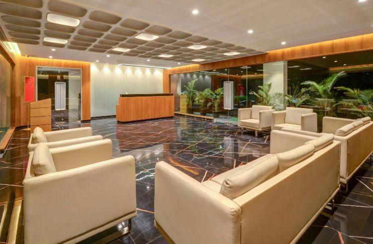 Pinnacle Grand Hotel Ahmedabad Exteriör bild