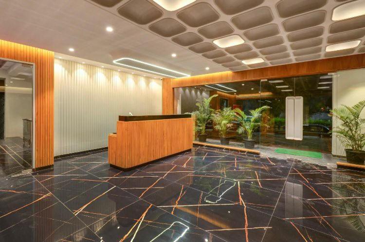 Pinnacle Grand Hotel Ahmedabad Exteriör bild