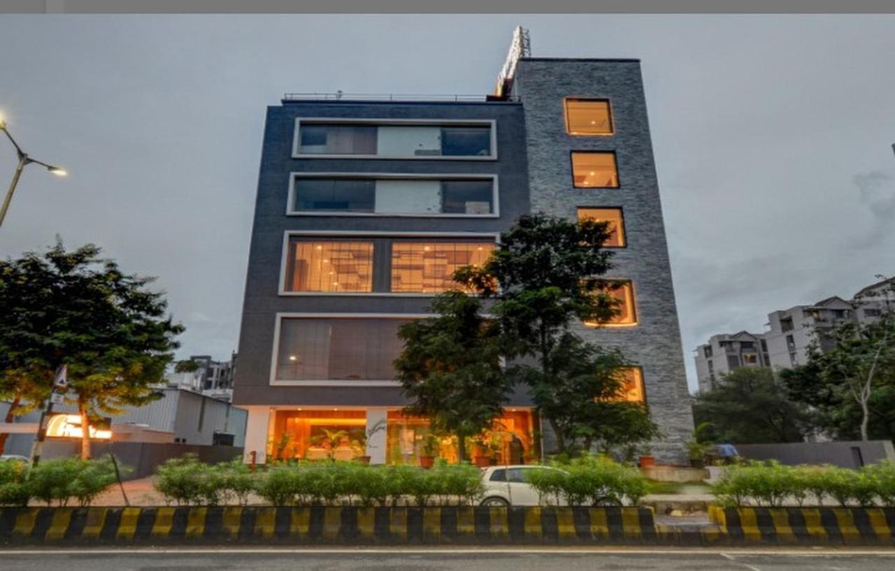 Pinnacle Grand Hotel Ahmedabad Exteriör bild