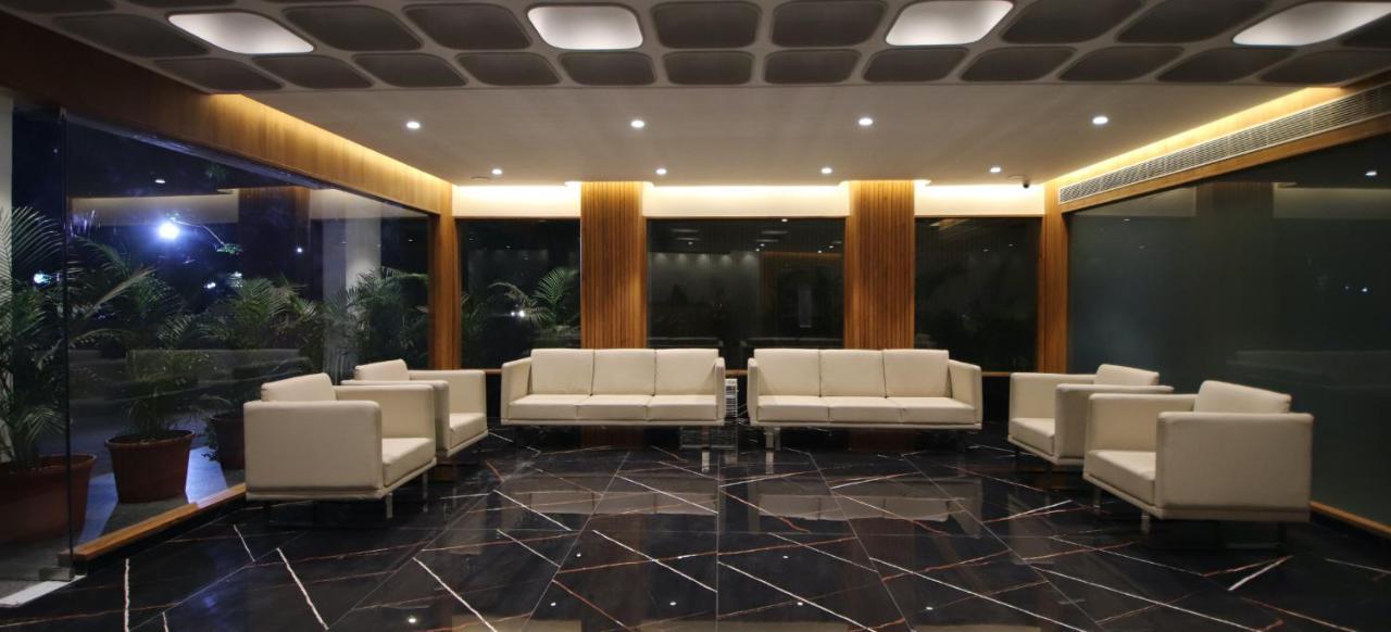 Pinnacle Grand Hotel Ahmedabad Exteriör bild