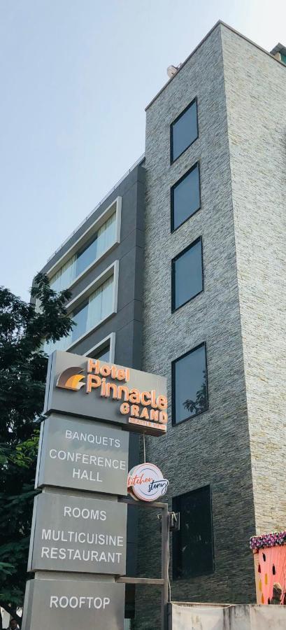 Pinnacle Grand Hotel Ahmedabad Exteriör bild